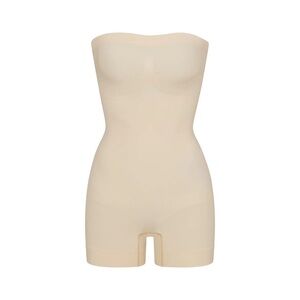 Skims Sculpting Strapless Shortie